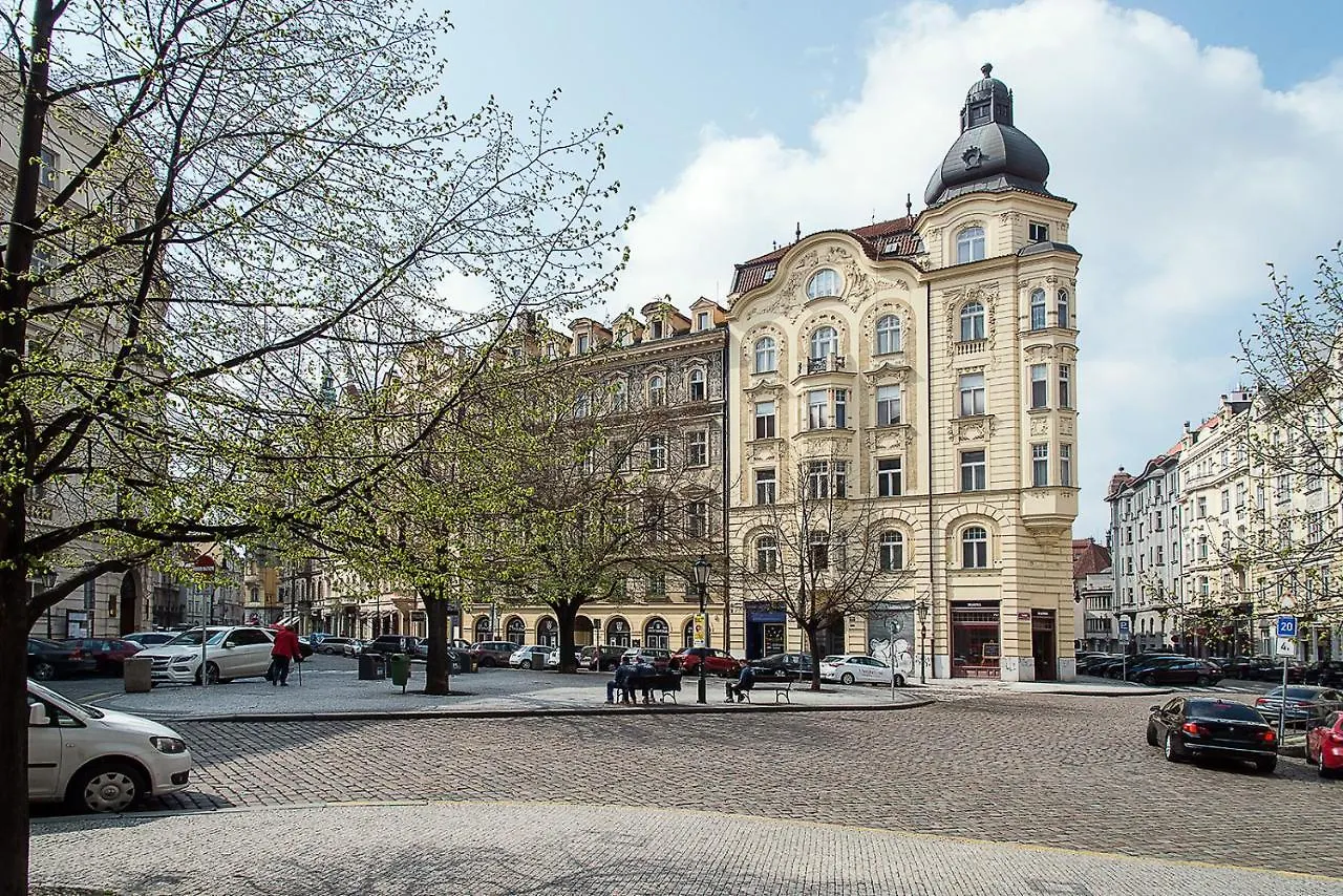 Charming Apartment In Famous Area Прага