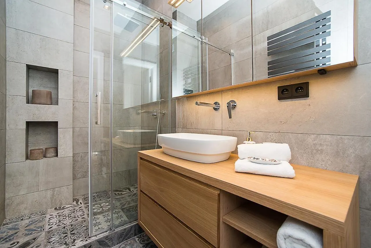 Charming Apartment In Famous Area Прага