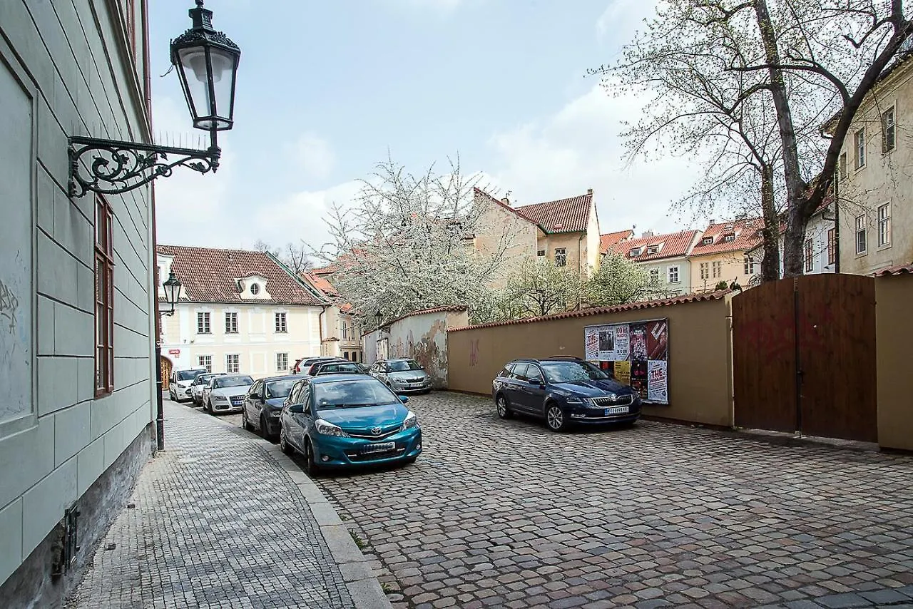 Charming Apartment In Famous Area Прага Чехия