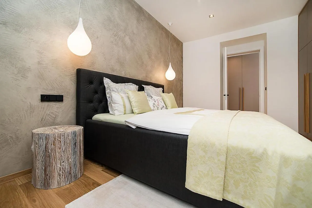 Charming Apartment In Famous Area Прага Чехия